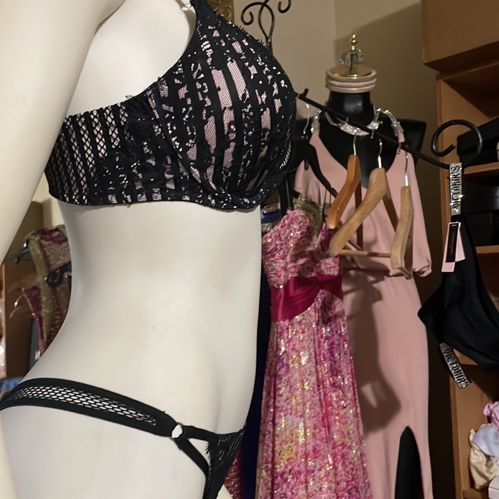 Victoria’s Secret Very Sexy Push-up Bra & Panty Set VS Fishnet & Lace Stripes 🆕 - Picture 4 of 16